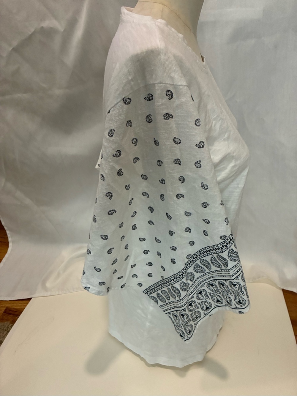 Studio West Apparel Shirt Cotton Knit White Top Blue Paisley Bell Sleeves - Picture 7 of 15